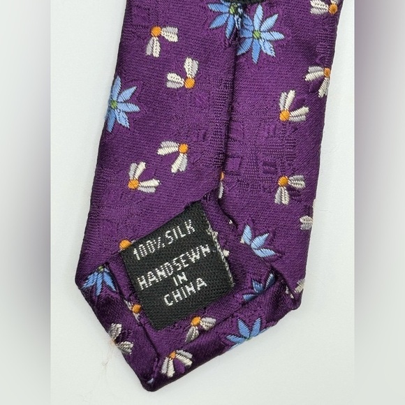 Jos A Bank Mens 100% Silk Purple Floral Necktie - Picture 3 of 4